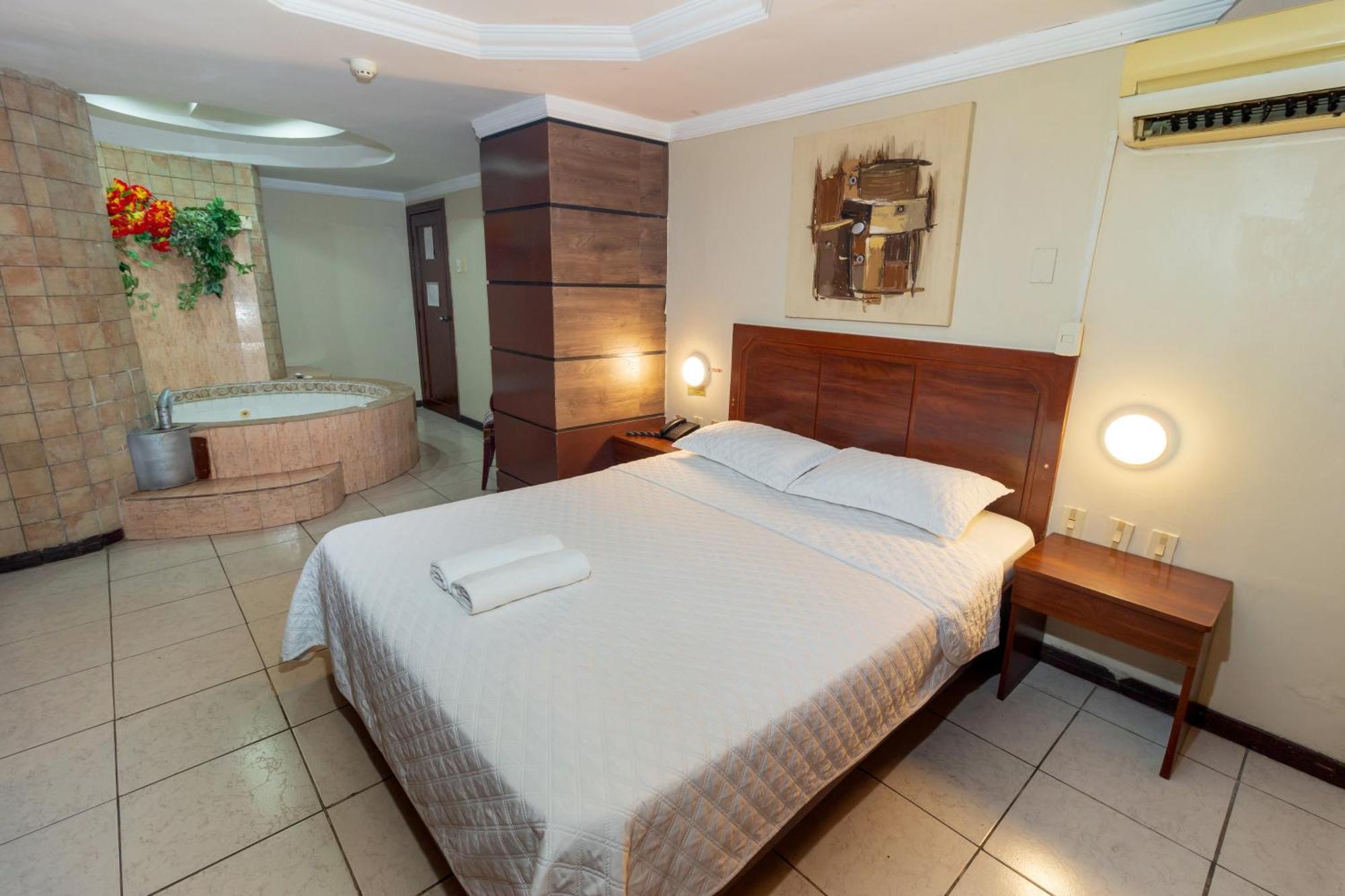 Hotel Malecon Inn Γκουαγιακίλ Εξωτερικό φωτογραφία